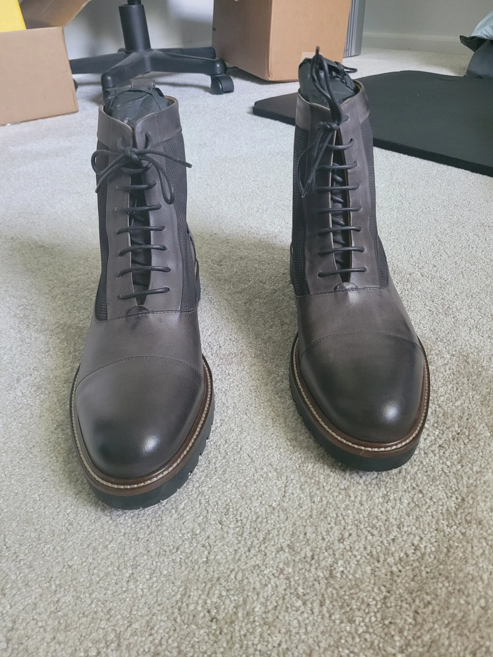 Men's Lace-Up Gray Leather Chukka Boots with Rugged Sole